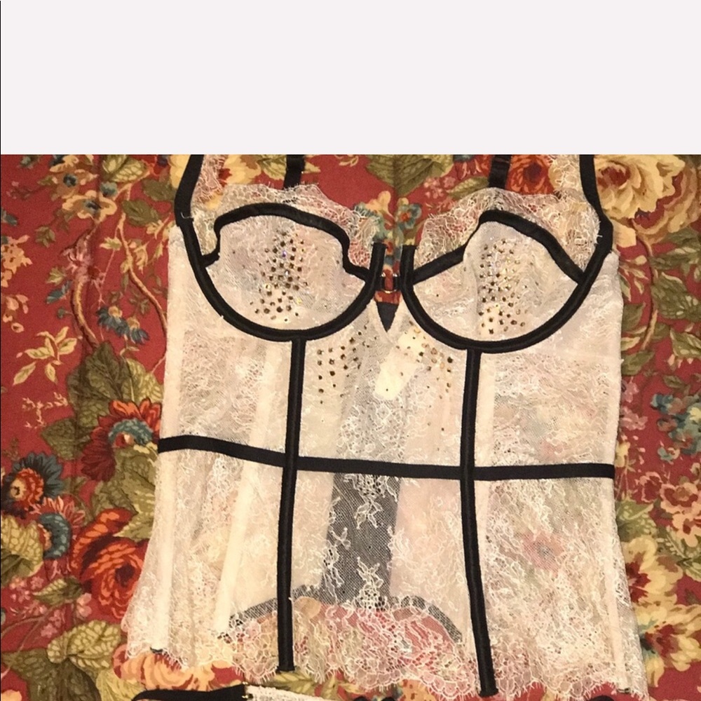 Victoria’s Secret 36C corsette